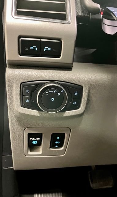 Used 2020 White Ford Lariat image 21
