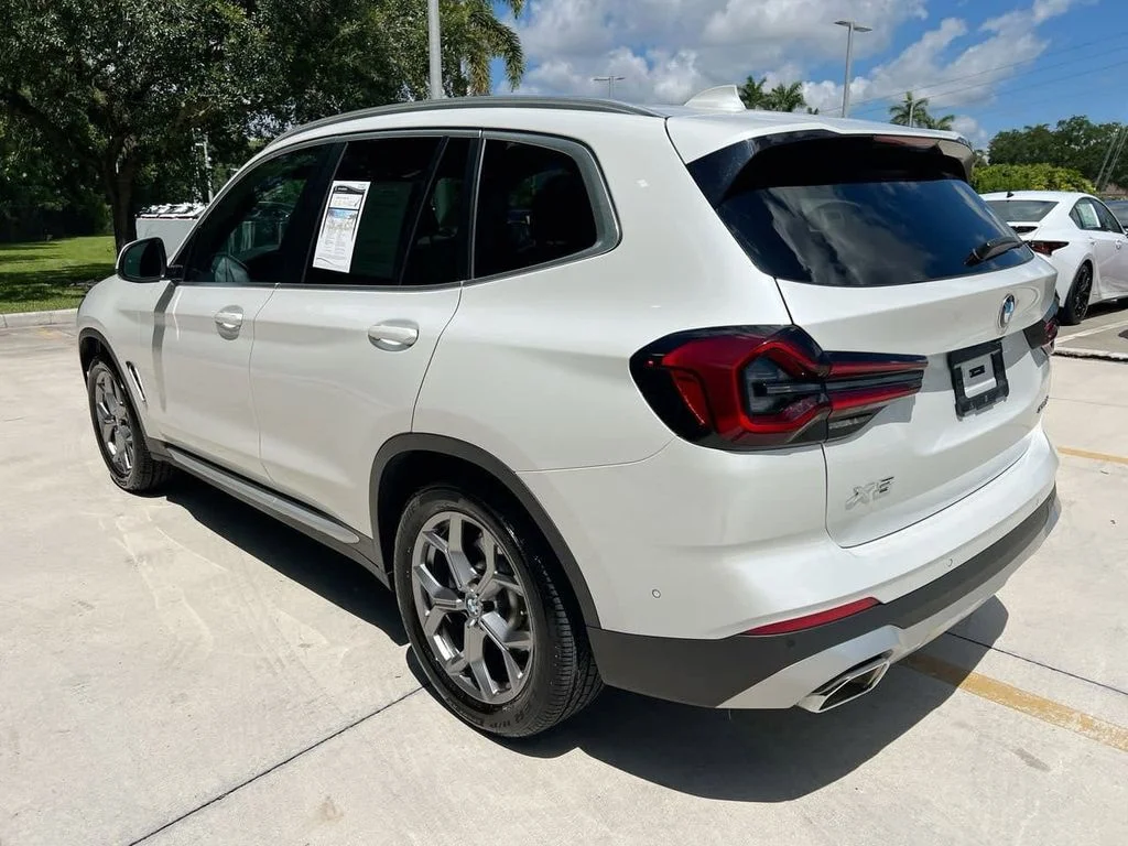 Used 2024 White Metallic BMW xDrive30i image 5
