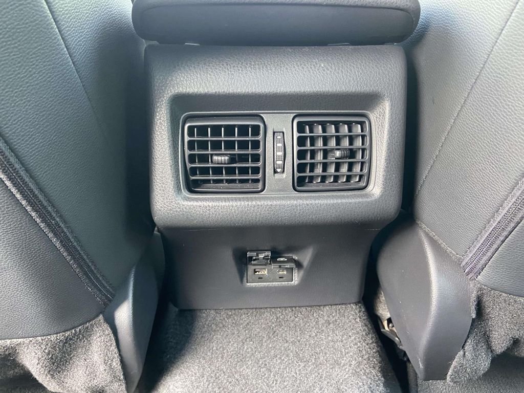 2025 Toyota Camry SE - Photo 16