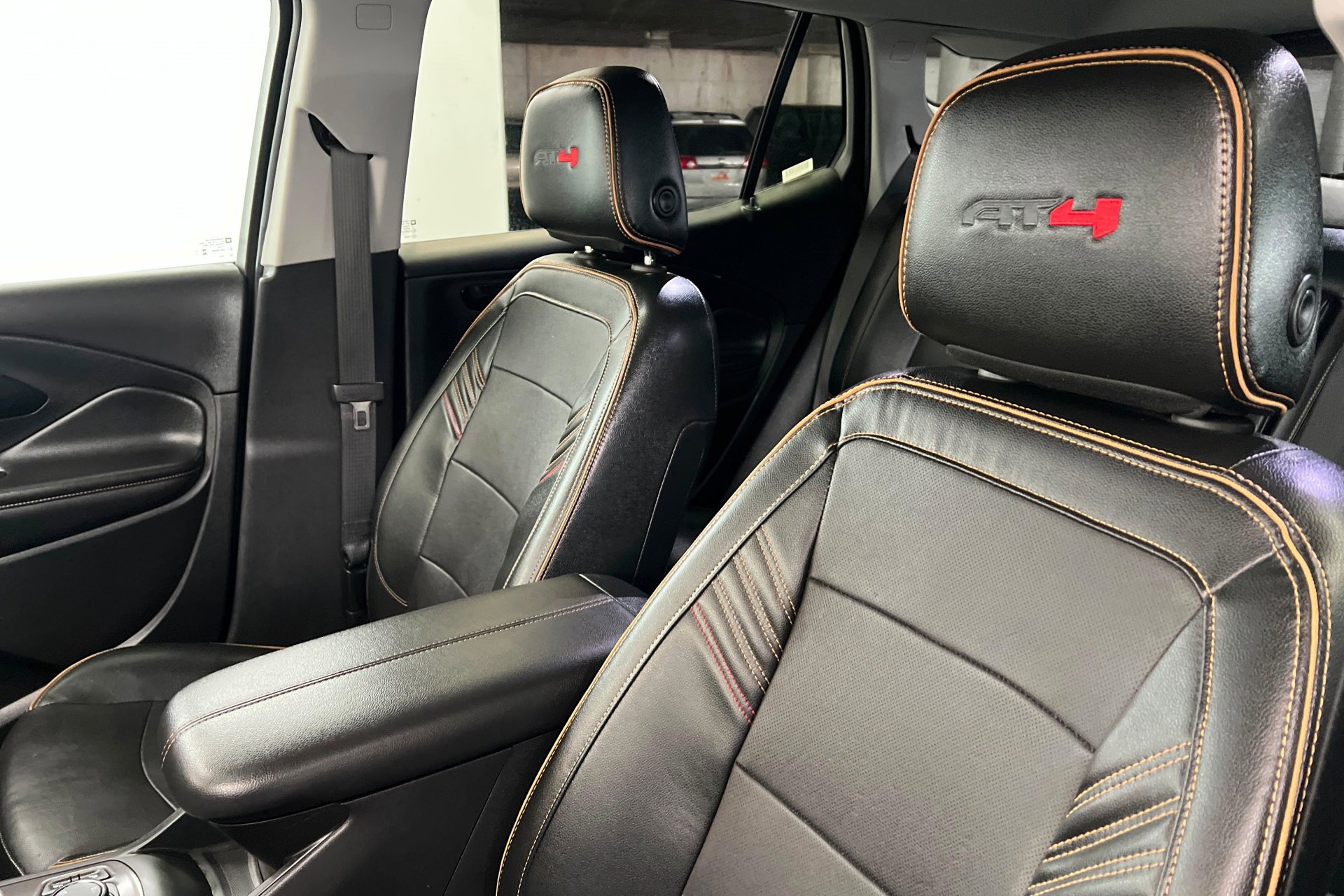 Used 2023 Sterling Metallic GMC AT4 image 17