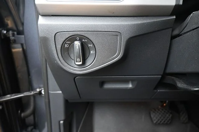 Used 2019 Gray Volkswagen 3.6L V6 SE image 23