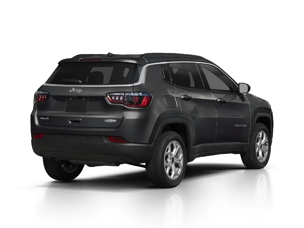 Used 2025 Diamond Black Cry Jeep Sport image 2