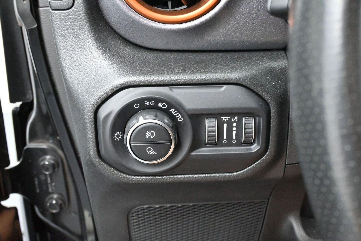 Used 2022 Black Jeep Mojave image 27