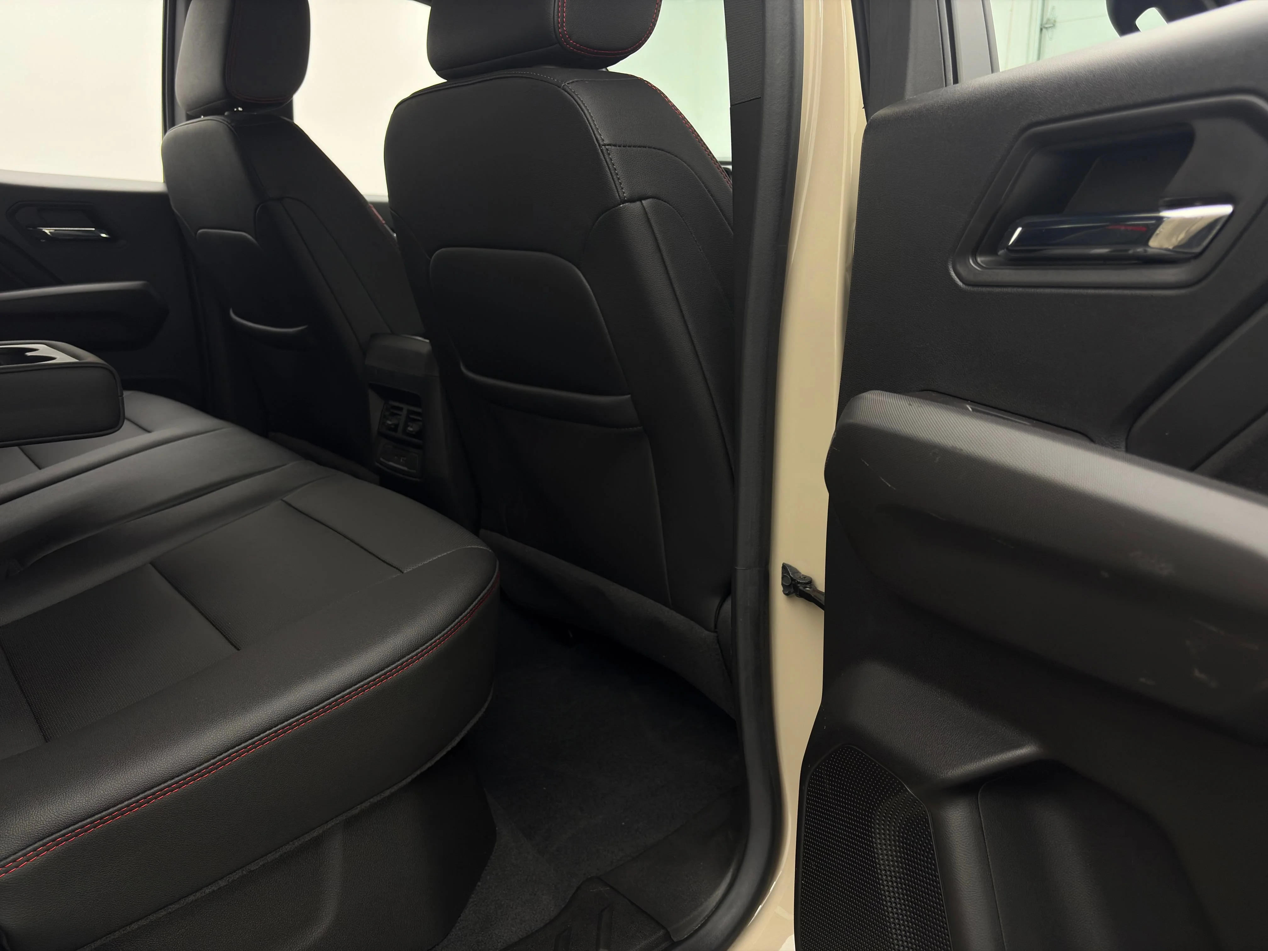 Used 2023 Sand Dune Metallic Chevrolet Z71 image 35