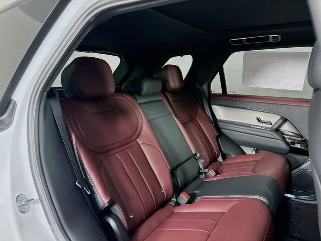 New 2026 White Land Rover Dynamic SE image 25