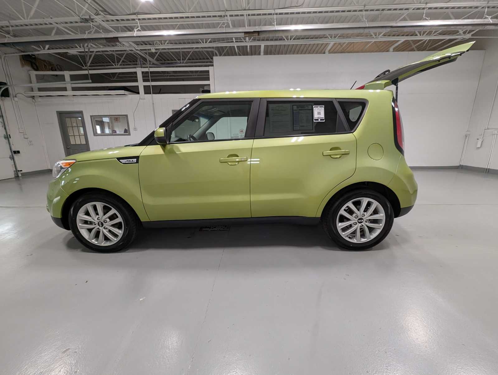 Used 2017 Alien II Kia + image 12
