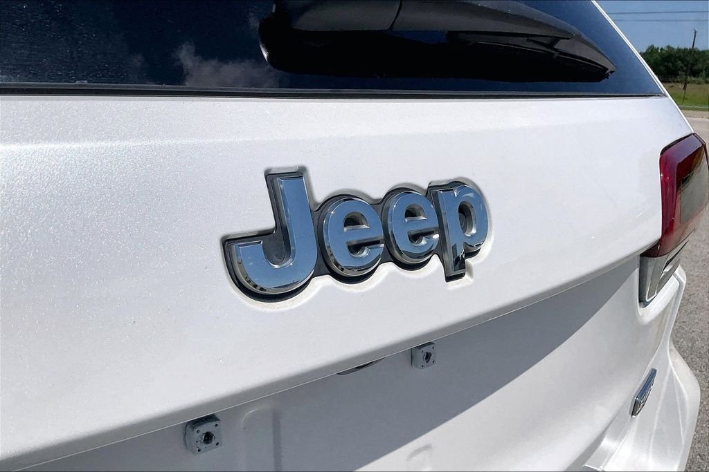 Certified Used 2019 Bright White Clearcoat Jeep Summit image 27