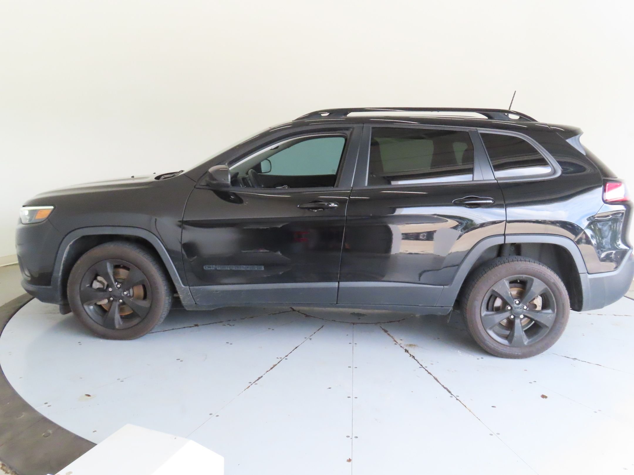 Used 2021 Black Jeep Latitude Plus image 7