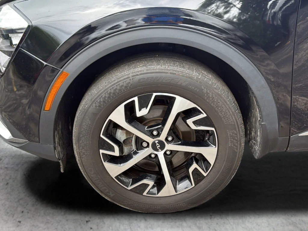 Used 2023 Black Kia EX image 9