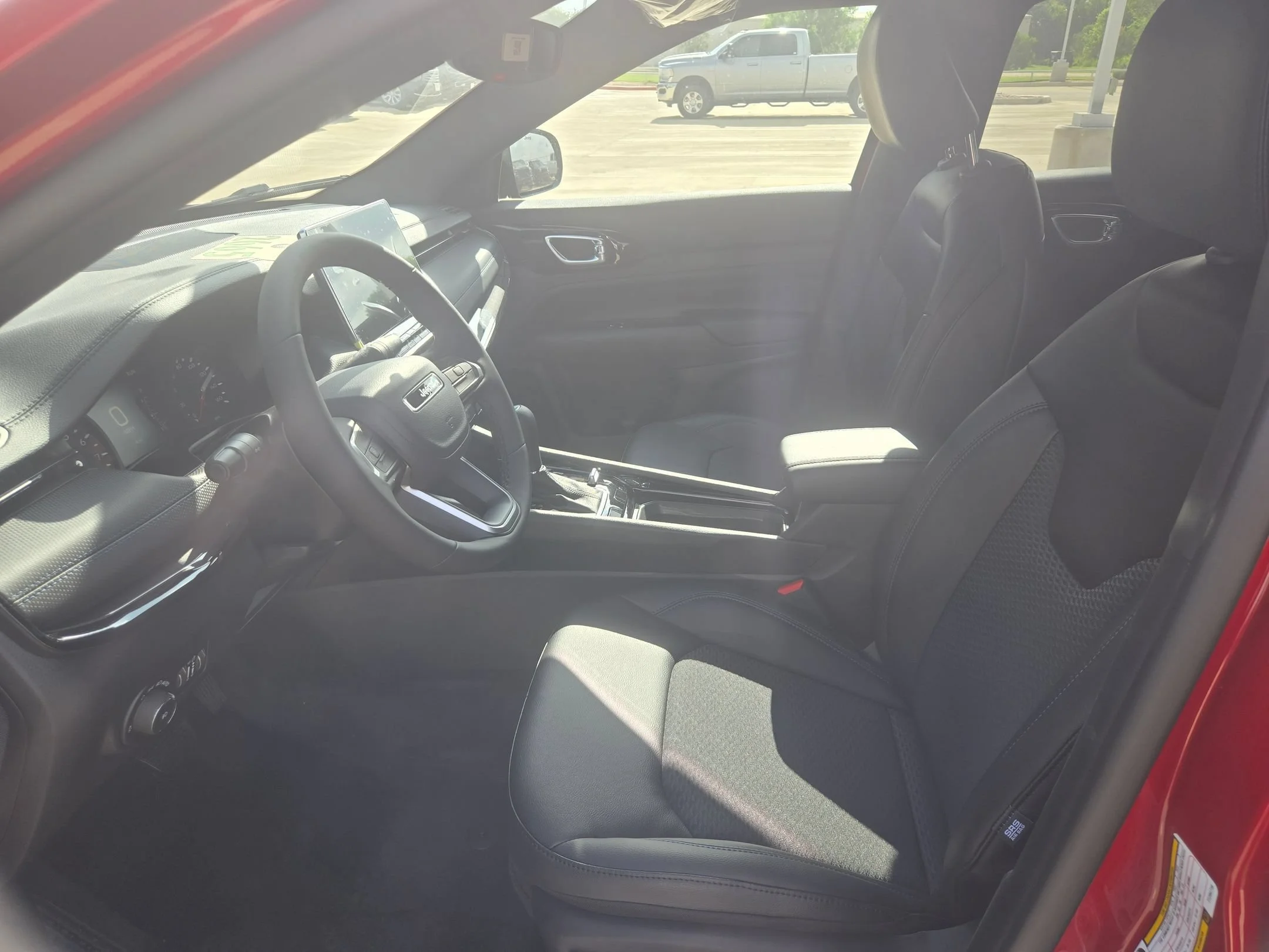 New 2026 Red Hot Pearl-Coat Exterior Paint Jeep Latitude image 9