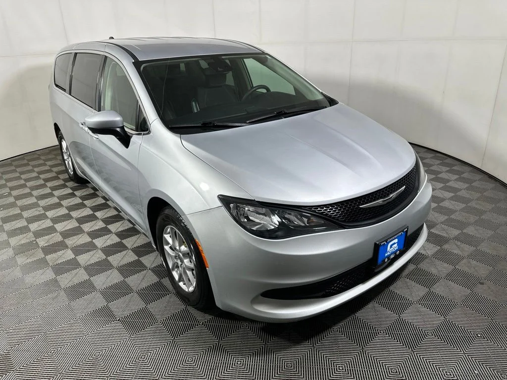 Used 2023 Silver Mist Clearcoat Chrysler LX image 1