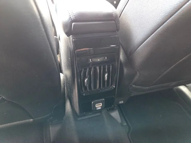 Used 2024 Silver Jeep Latitude image 7