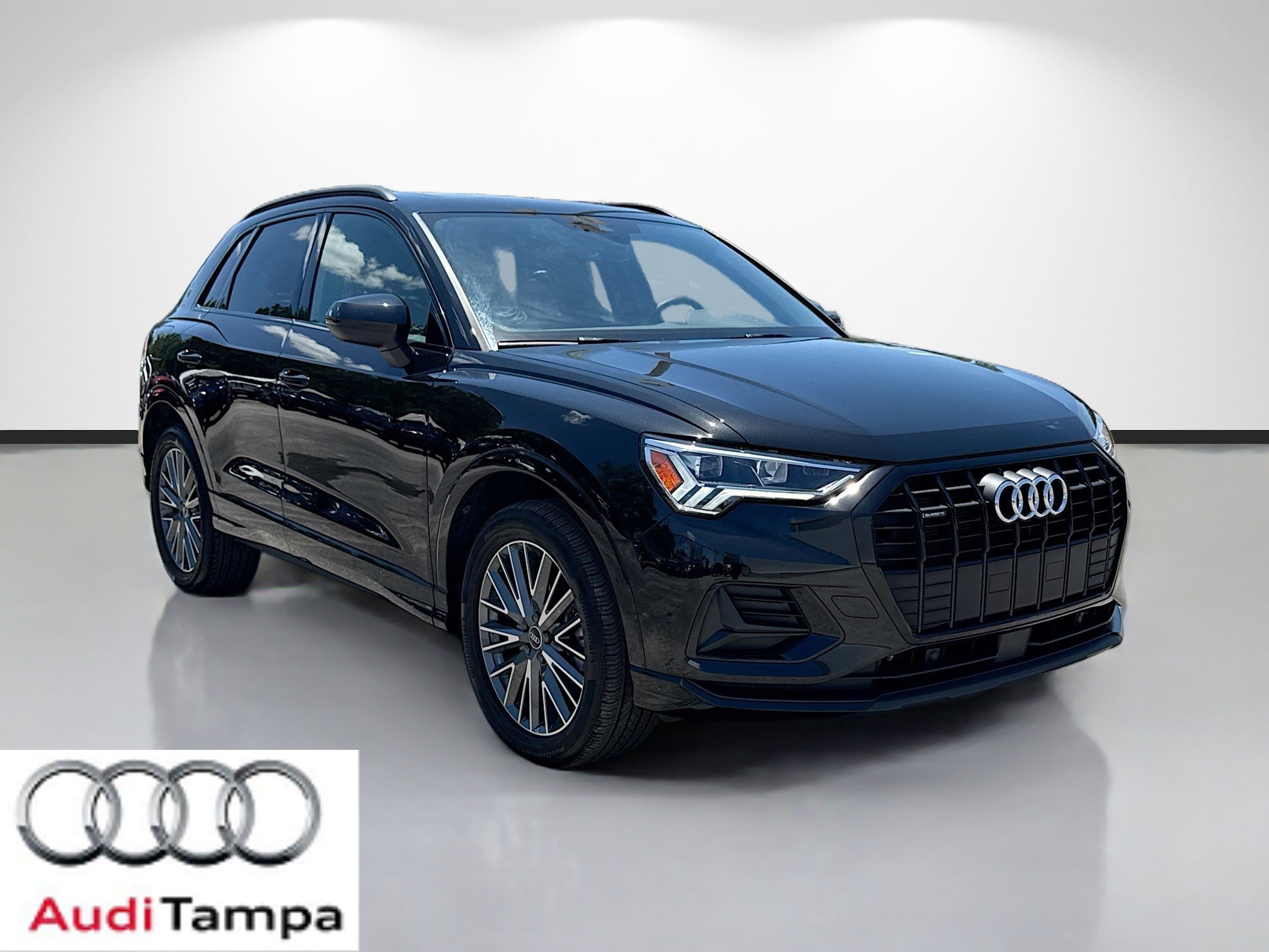 2023 Audi Q3 40 TFSI Premium quattro's photo