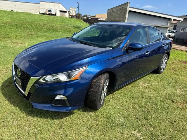Used 2021 Blue Nissan 2.5 S image 3