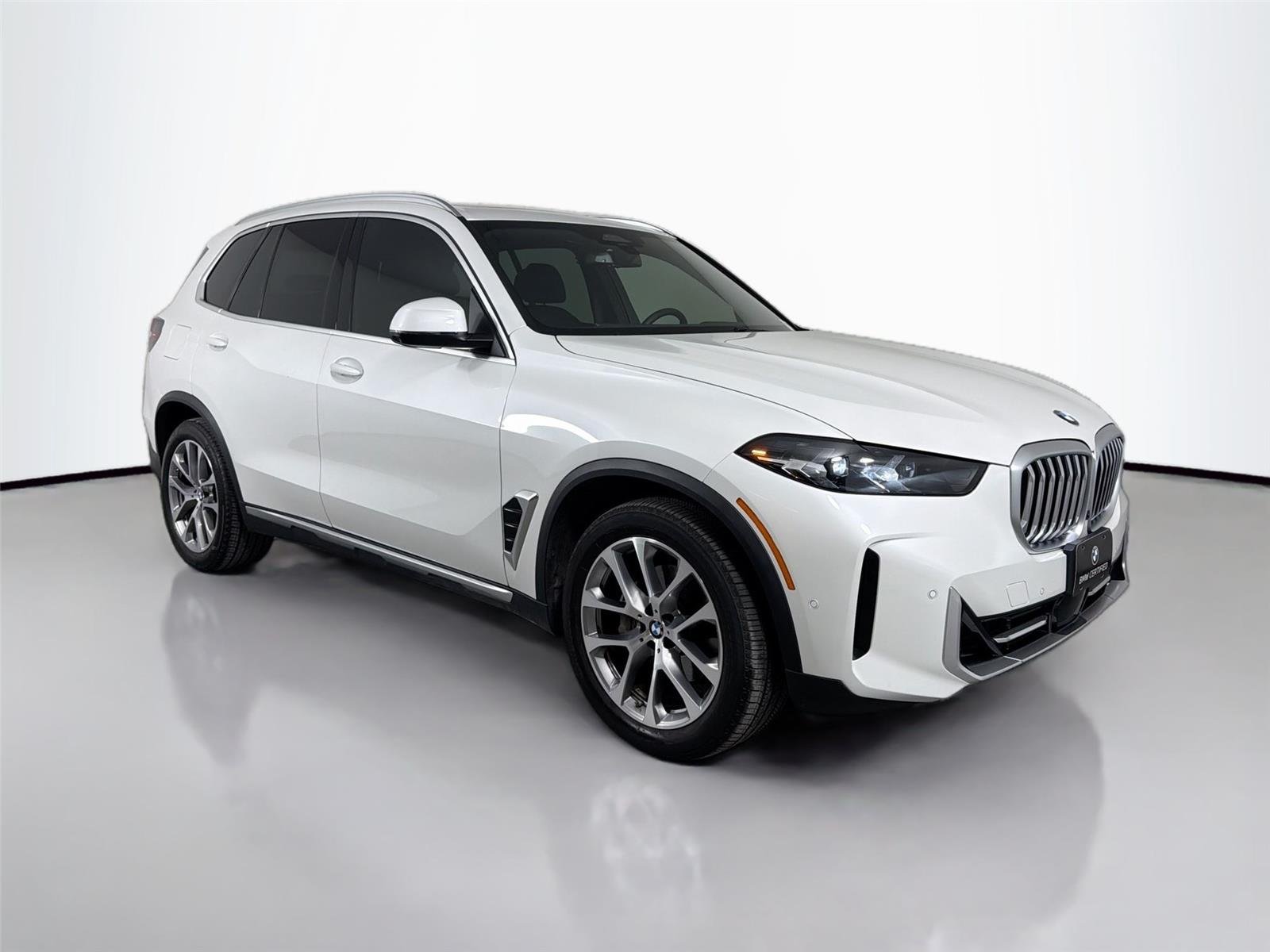Certified Used 2024 Mineral White Metallic BMW xDrive40i image 3