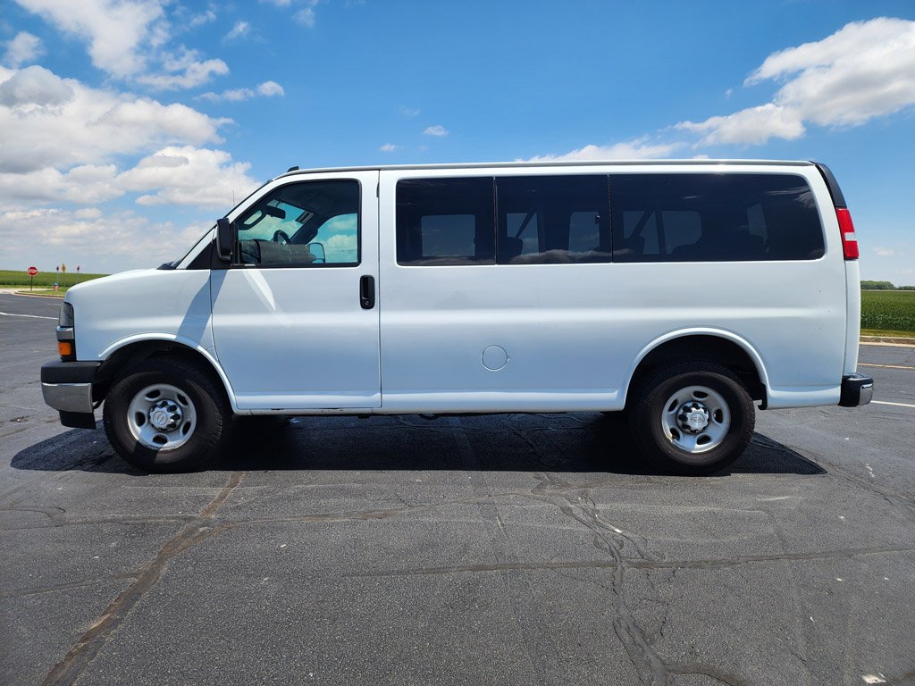 Used 2017 Summit White Chevrolet LS image 8