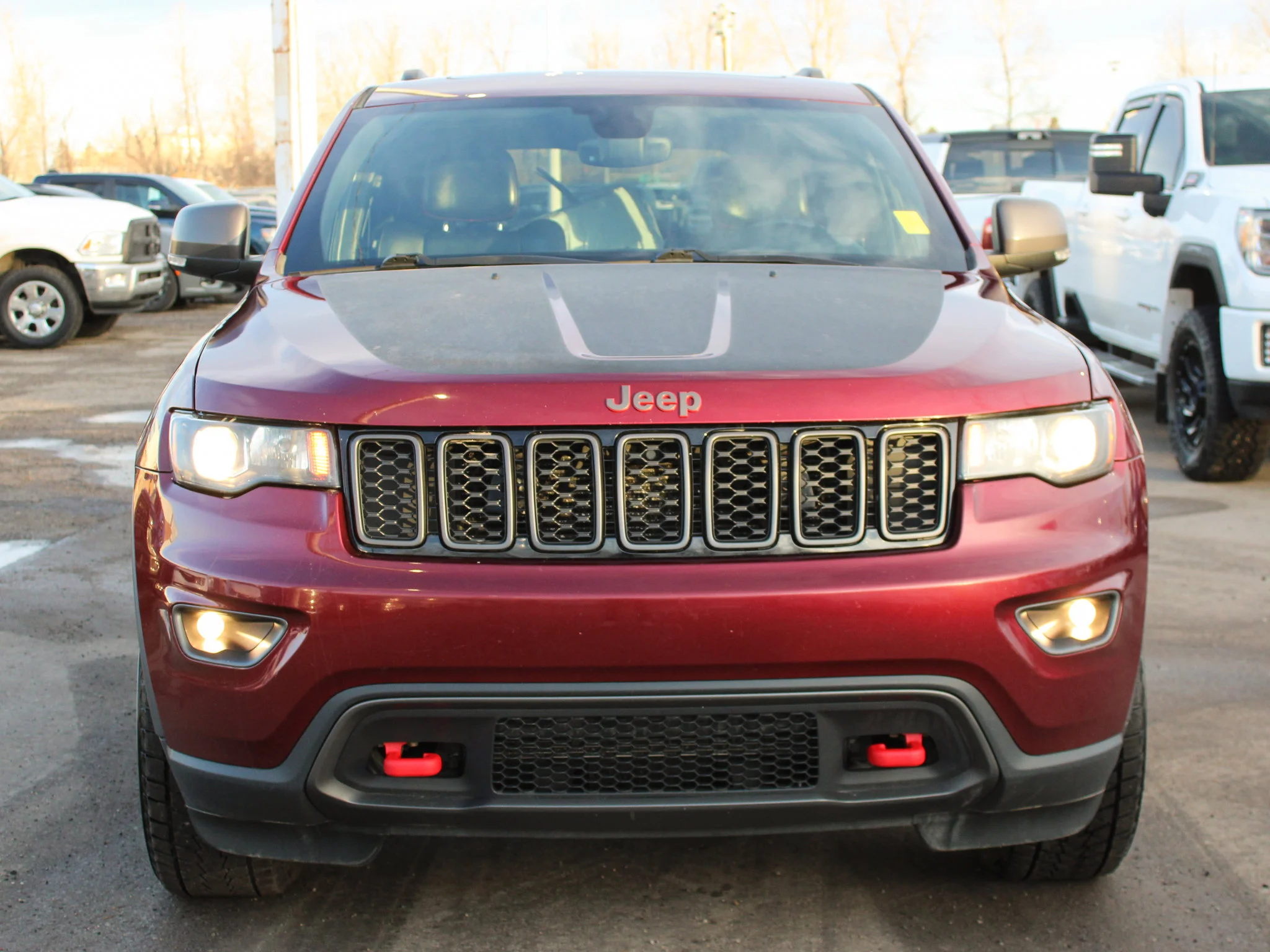 Used 2018 Red Jeep Trailhawk * V6 | Winter Tires | Heated/Vented Seats | Apple CarPlay | Navigation image 8
