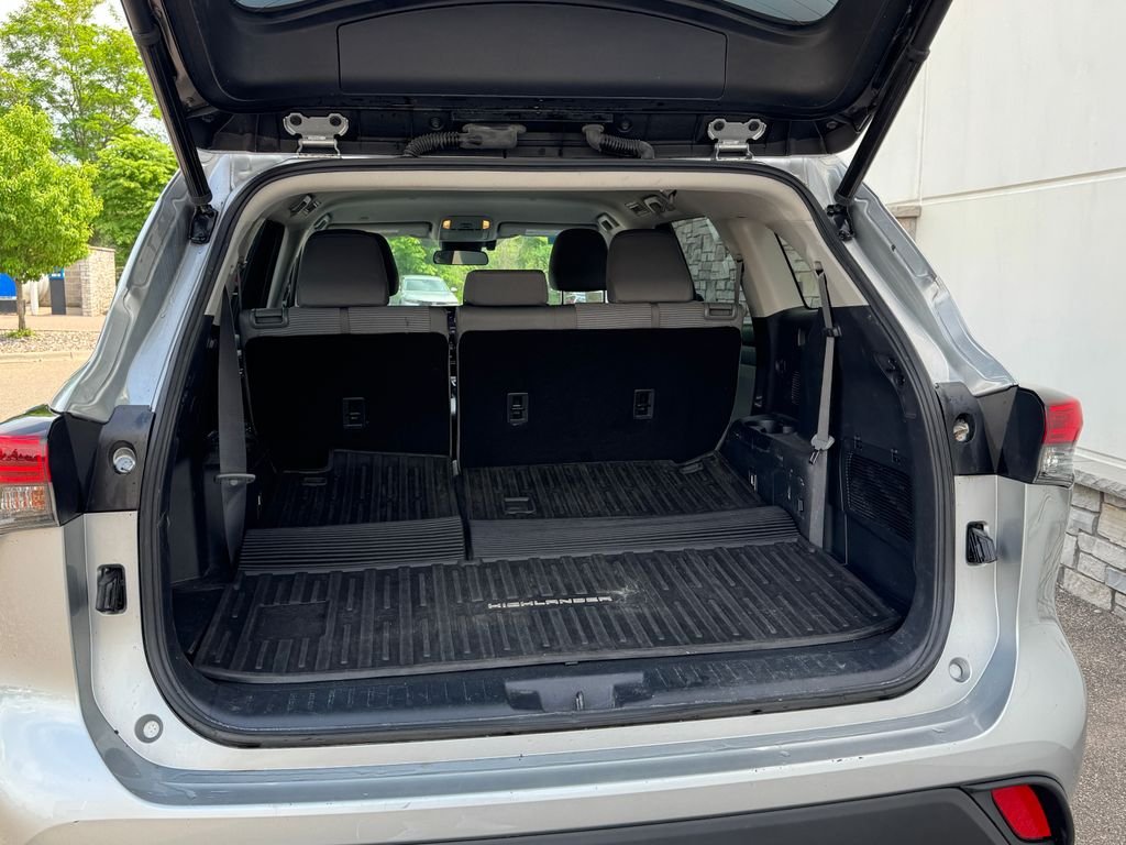 2021 Toyota Highlander LE - Photo 16