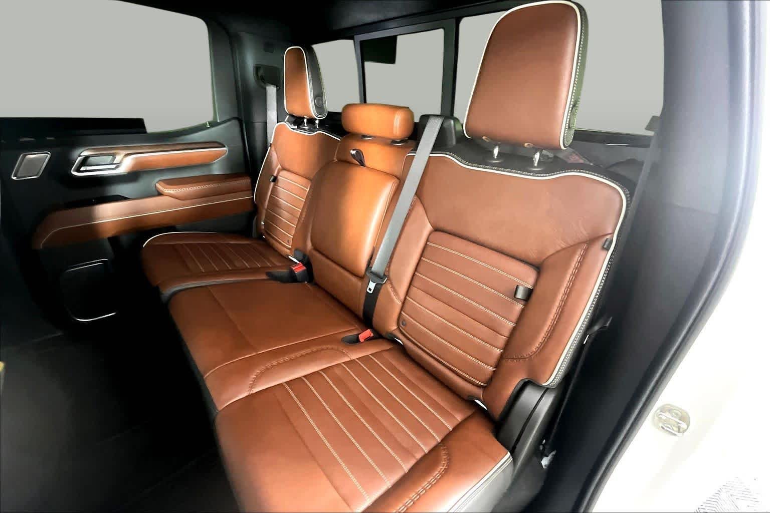 Used 2024 White Frost Tricoat GMC Denali Ultimate image 20