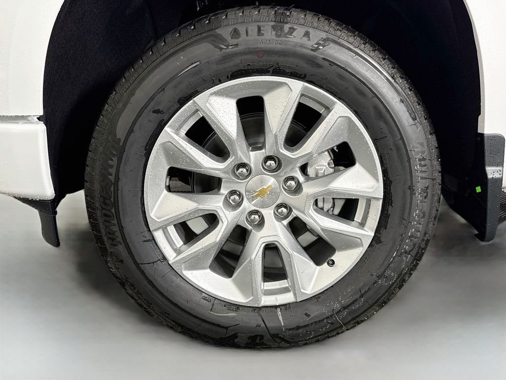 New 2026 Summit White Chevrolet Custom image 28