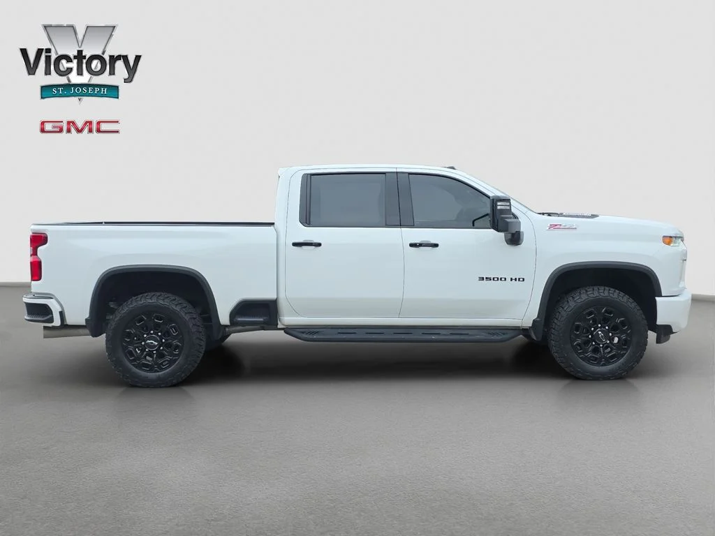 Used 2022 White Chevrolet LTZ image 19