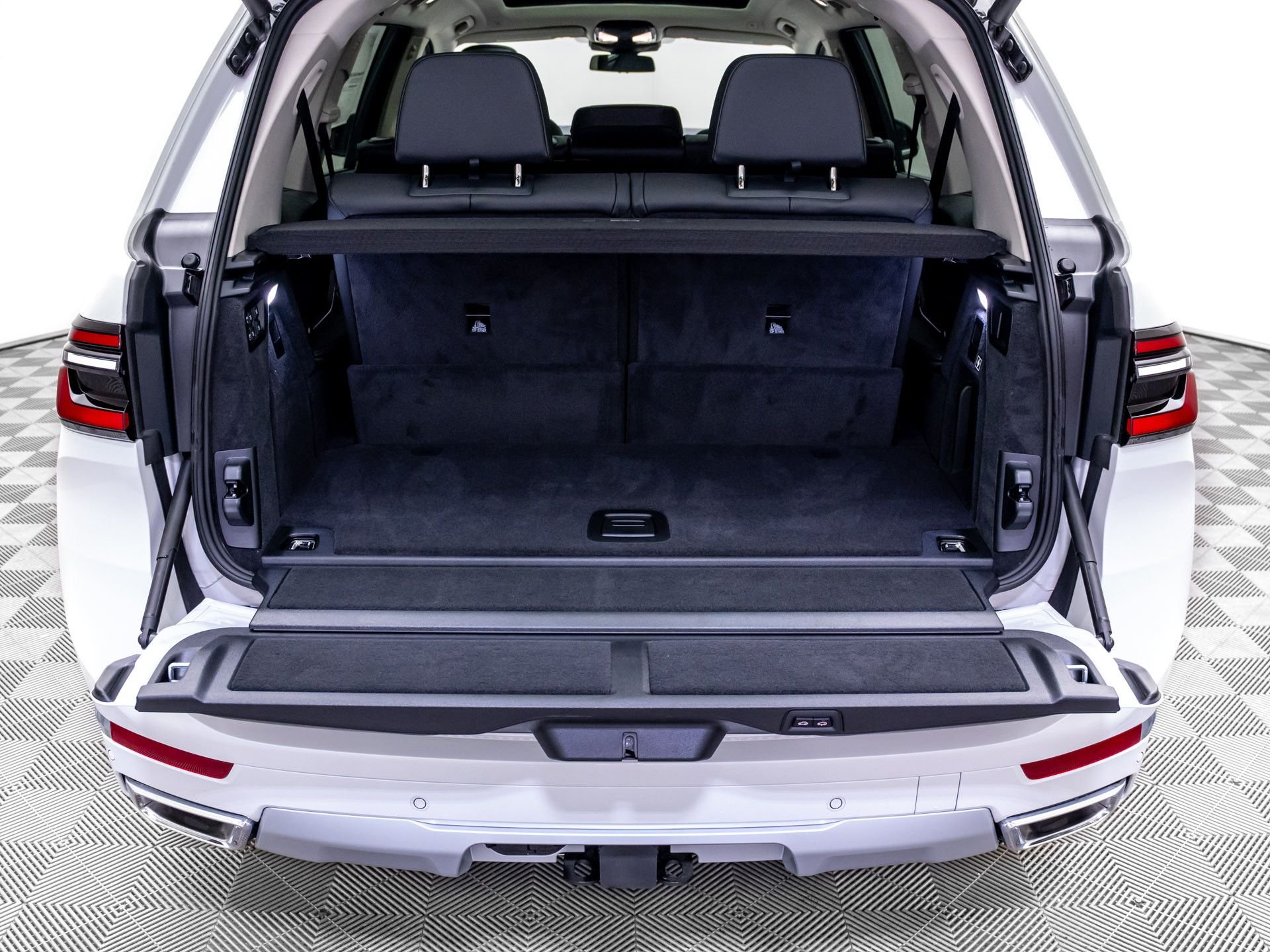 New 2026 Mineral White Metallic BMW xDrive40i image 35