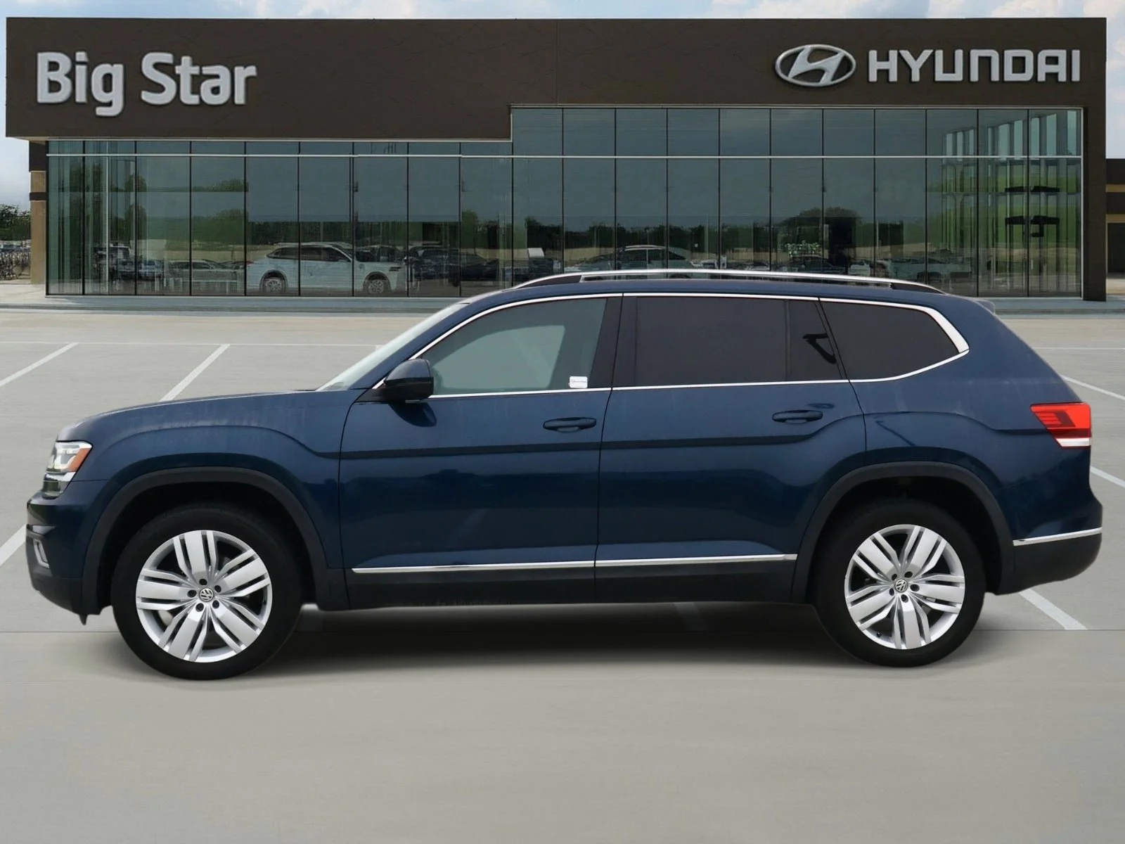 Used 2018 Volkswagen Atlas SEL Premium with VIN 1V2NR2CA4JC575518 for sale in Friendswood, TX