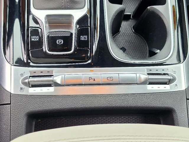 Used 2022 White Kia SX image 27