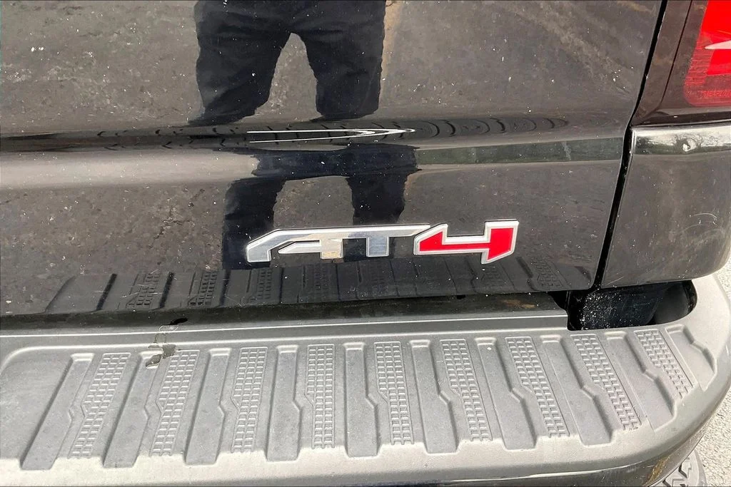 Used 2022 Onyx Black GMC AT4 image 28