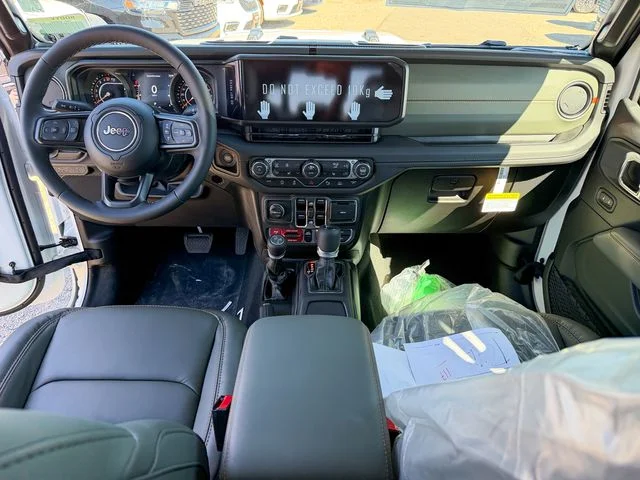 New 2026 Bright White Clear-Coat Exterior Paint Jeep Mojave X image 23