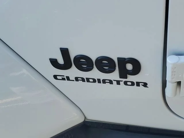 Used 2021 Bright White Clearcoat Jeep Texas Trail image 28