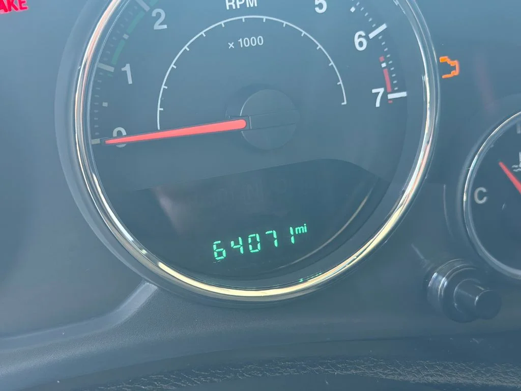 Used 2016 White Jeep Unlimited Sahara image 16