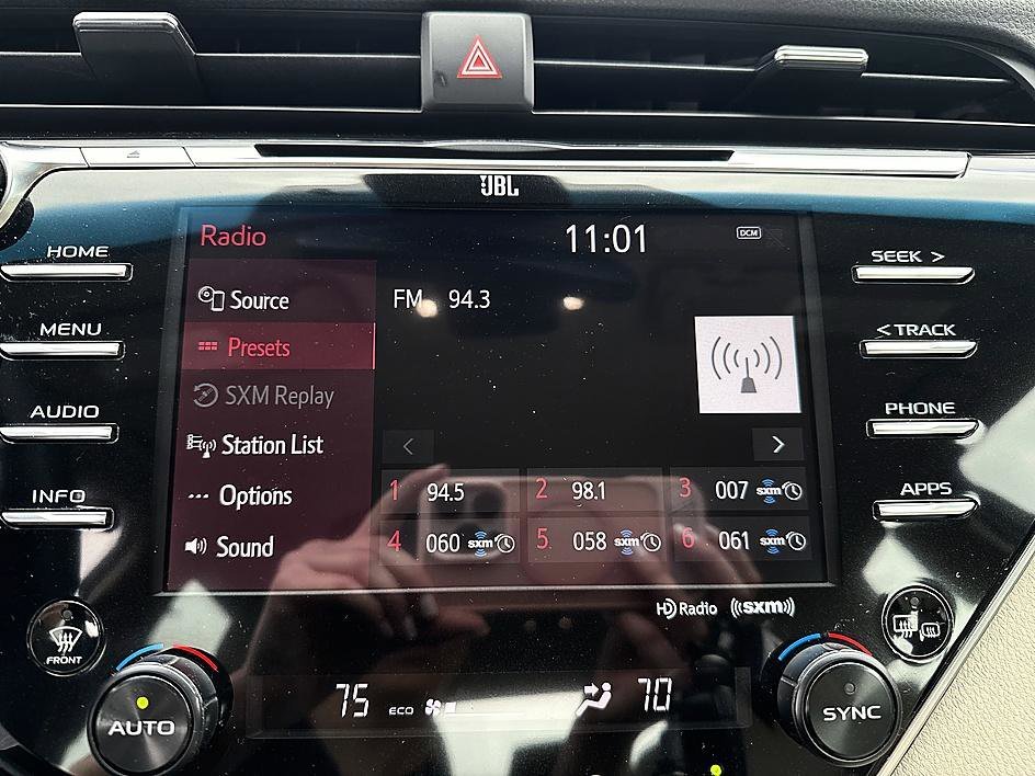 Used 2018 Ruby Flare Pearl Toyota XLE image 17