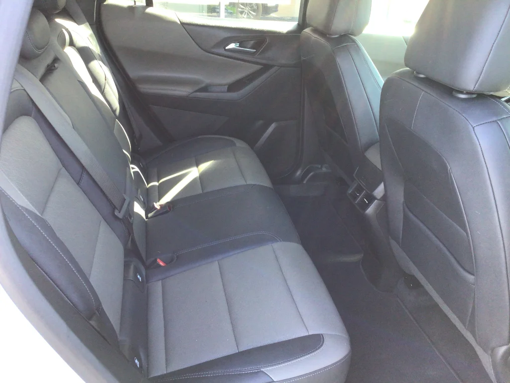 Used 2025 Summit White Chevrolet LT image 7