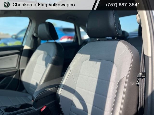 Used 2025 Platinum Gray Metallic Volkswagen 1.5T SE image 22