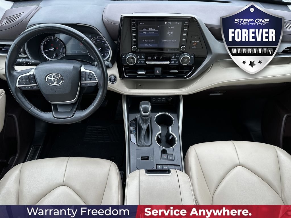 Used 2022  Toyota XLE image 18