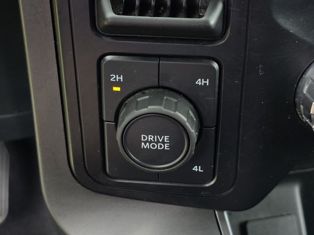 Used 2024 Agate Black Metallic Ford XLT image 18