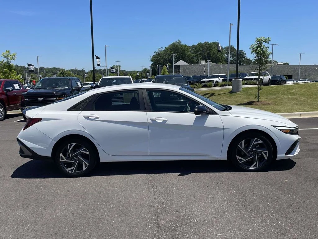 Certified Used 2025 White Hyundai SEL Sport image 2