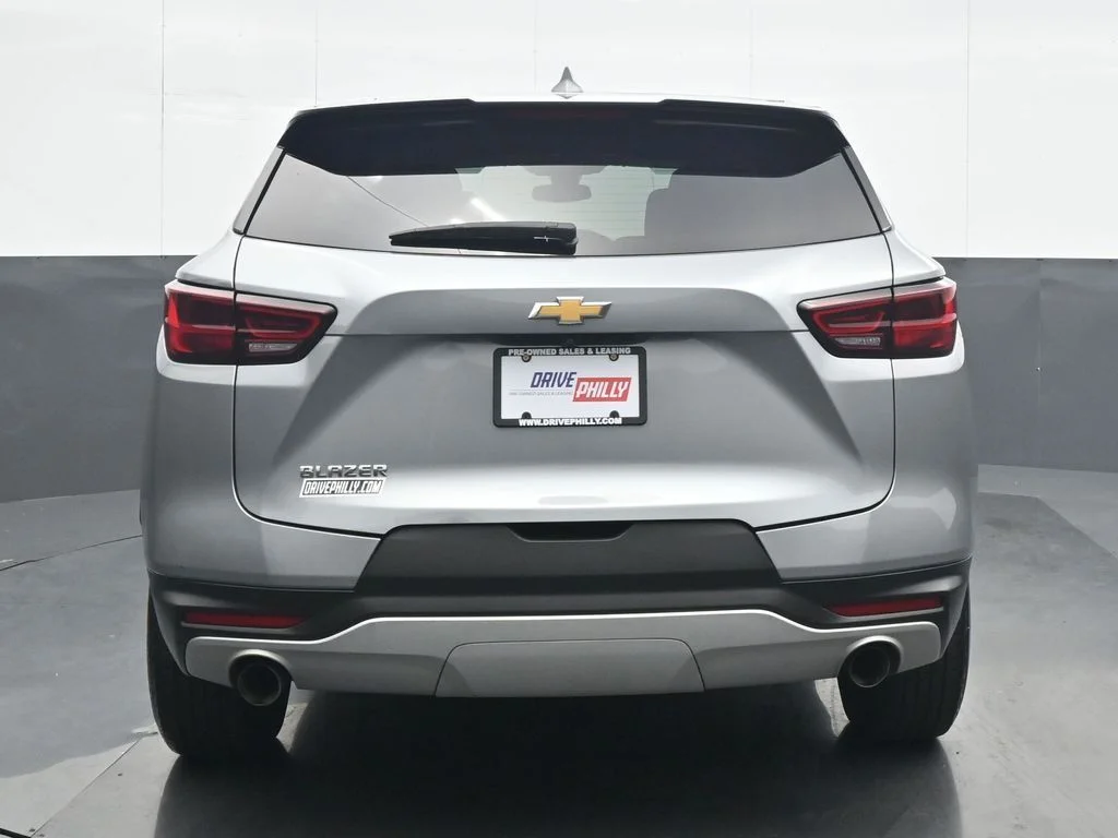 Used 2025 Gray Chevrolet LT image 5