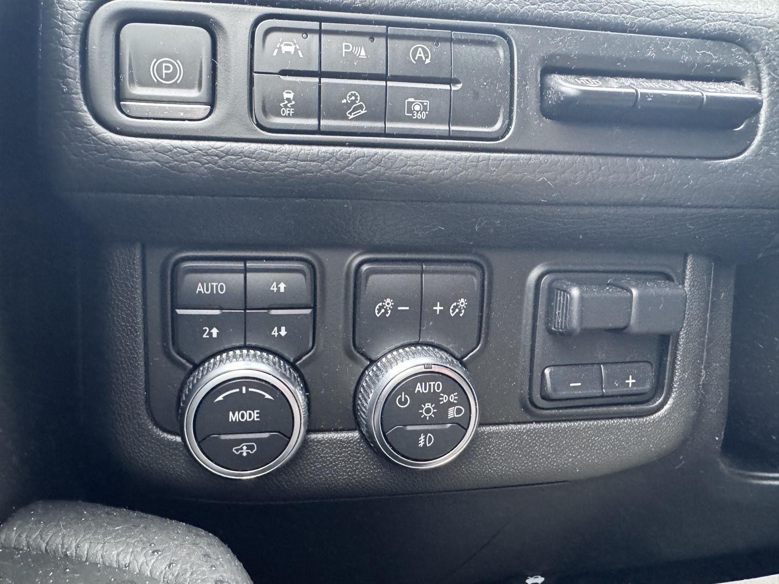 Used 2023 Onyx Black GMC Denali image 15
