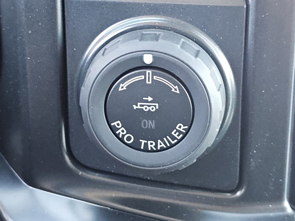 New 2026 Oxford White Ford LARIAT image 10