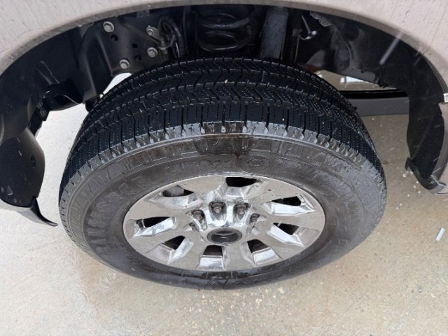 Used 2018 Gray Ford LARIAT image 9