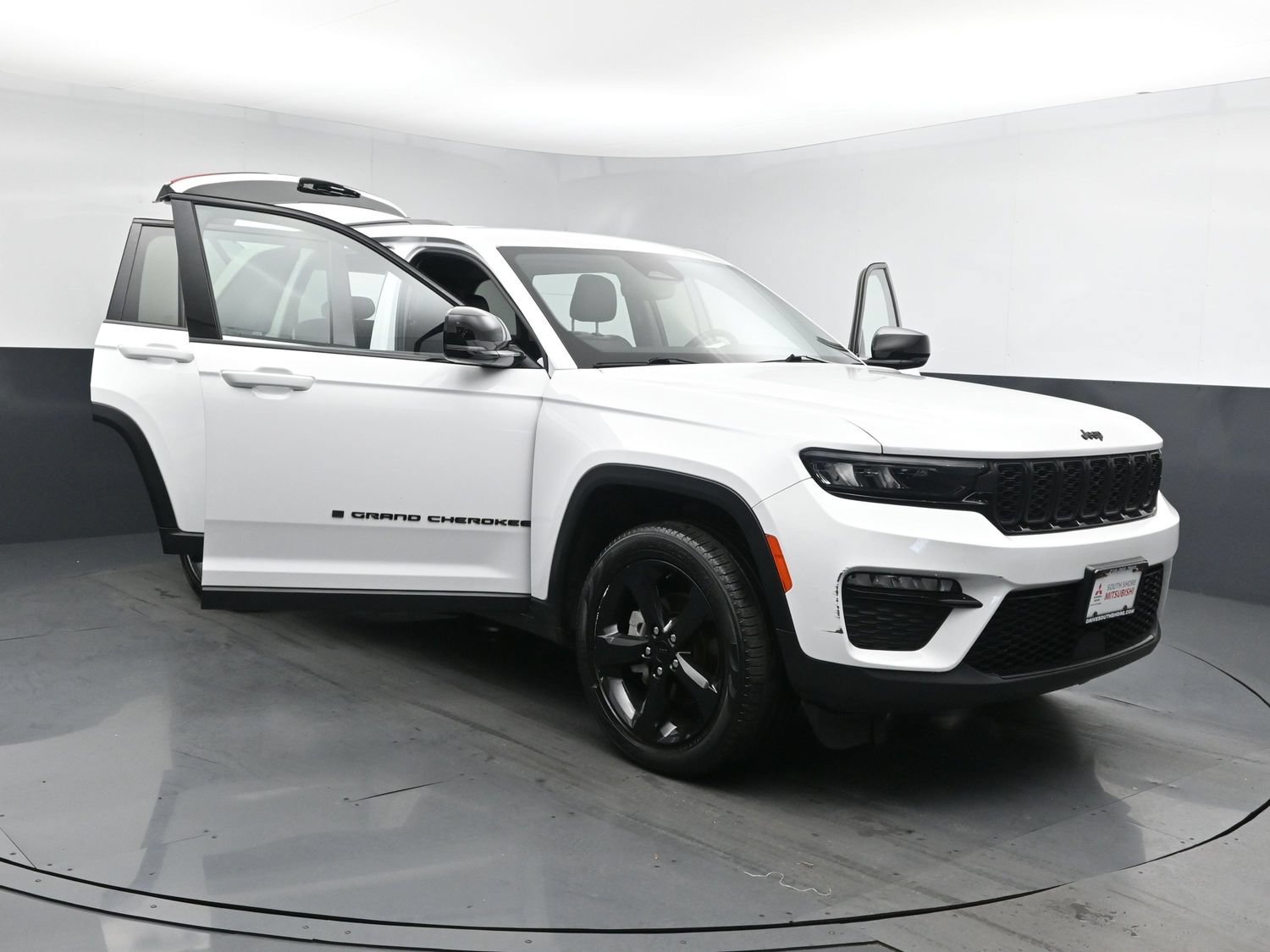 Used 2023 Bright White Clearcoat Jeep Limited image 27