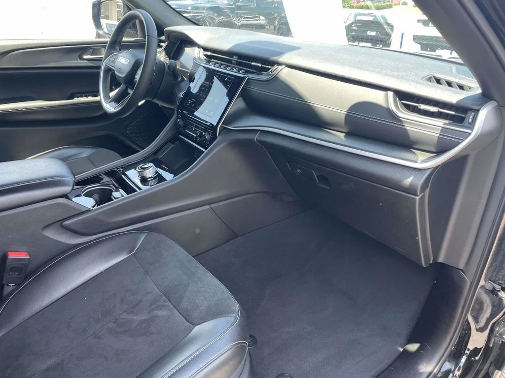 Used 2023 Black Jeep Altitude image 14
