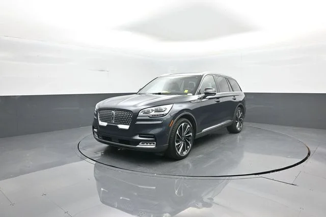 Used 2022 Blue Metallic Lincoln Reserve image 4