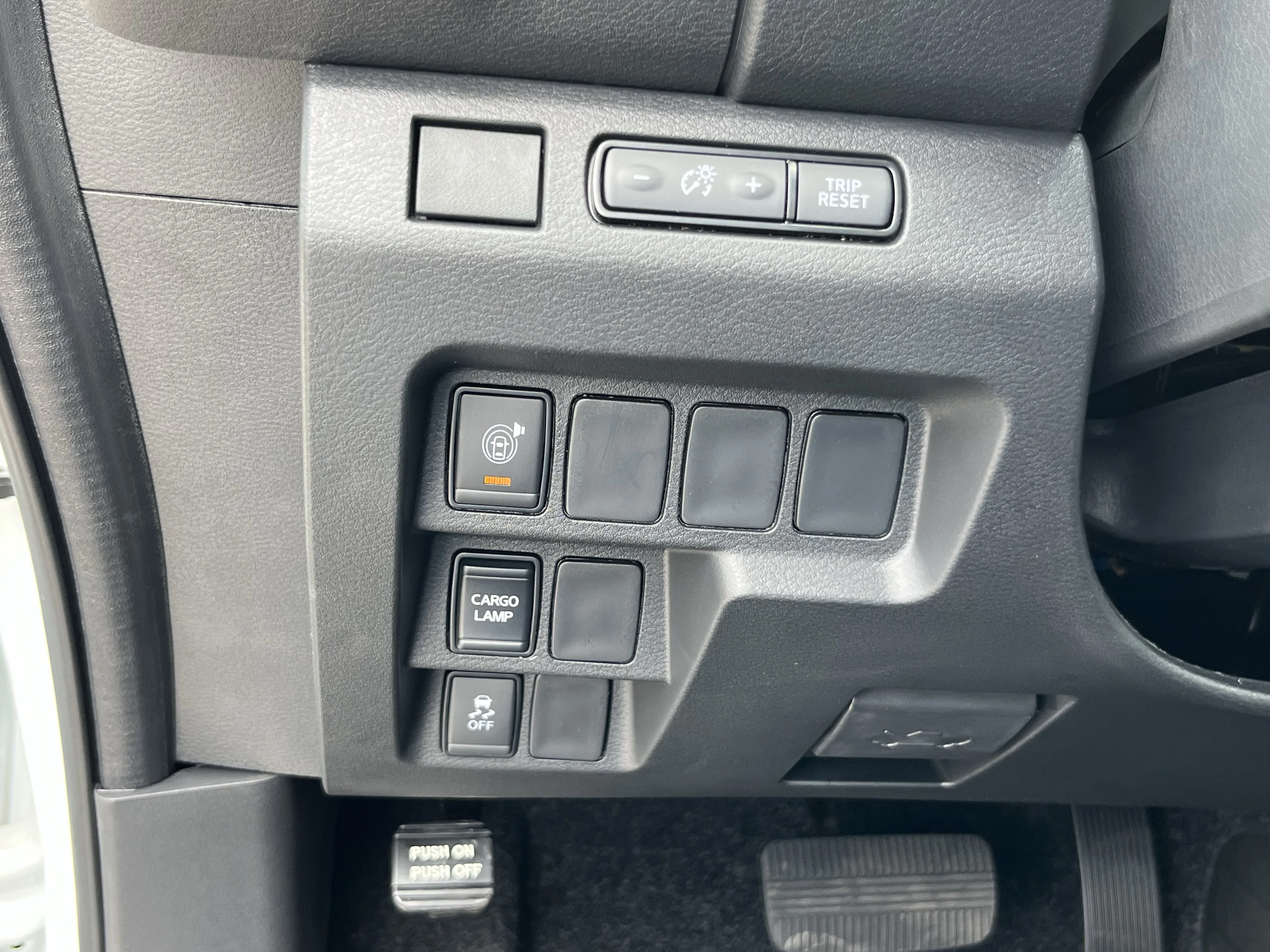 New 2026 Glacier White Nissan Crew Cab SV image 37