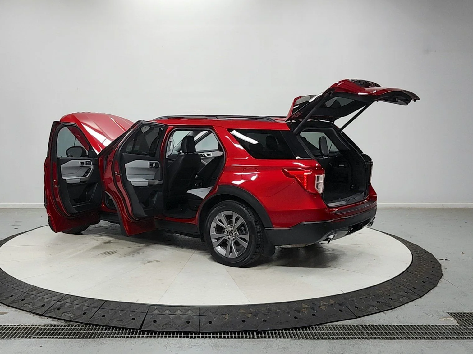 Used 2021 Red Ford XLT image 15