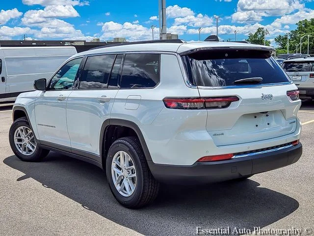 New 2026 Bright White Clear-Coat Exterior Paint Jeep Laredo image 7
