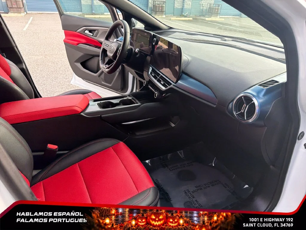 Used 2024 Summit White Chevrolet 2RS image 32