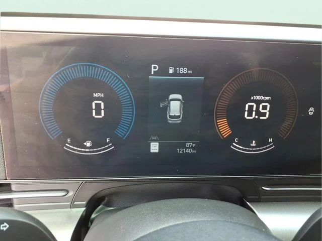 Used 2025 Black Hyundai SEL image 22